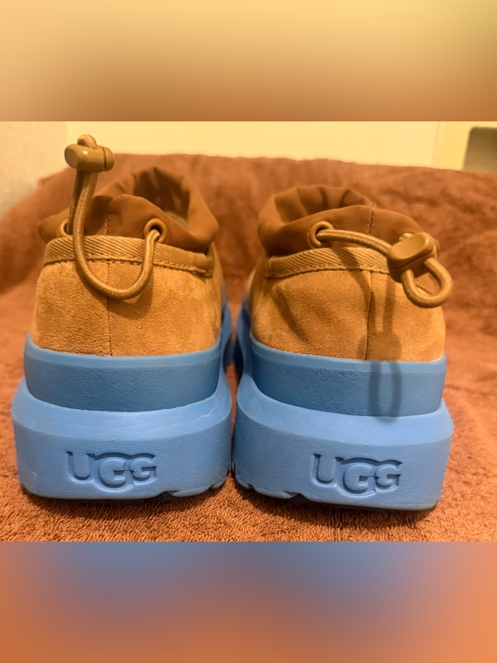 UGG Men's Tan Suede Slip-On Casual Shoes Blue Sole Logo Round Toe Size 11 - Picture 4 of 9